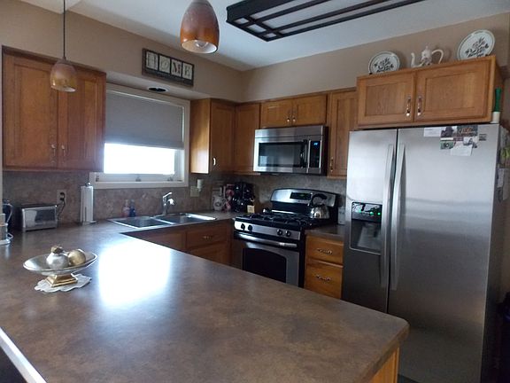 3rd image of 776 Cambridge Dr
