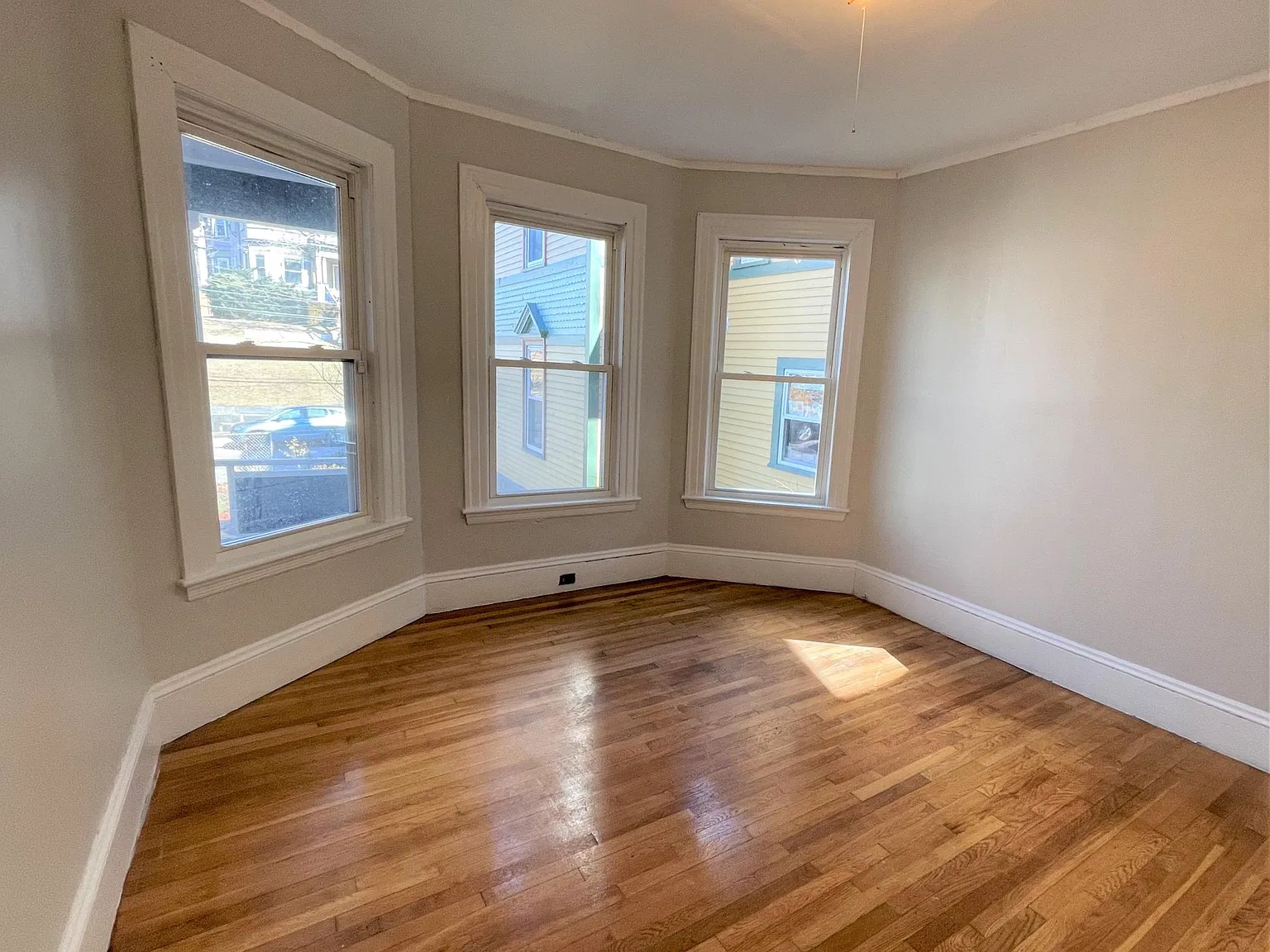 3 bed, 1100 sqft, $2,600 — Photo 3