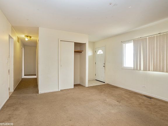 4th image of 6835 N Edgebrook Ln