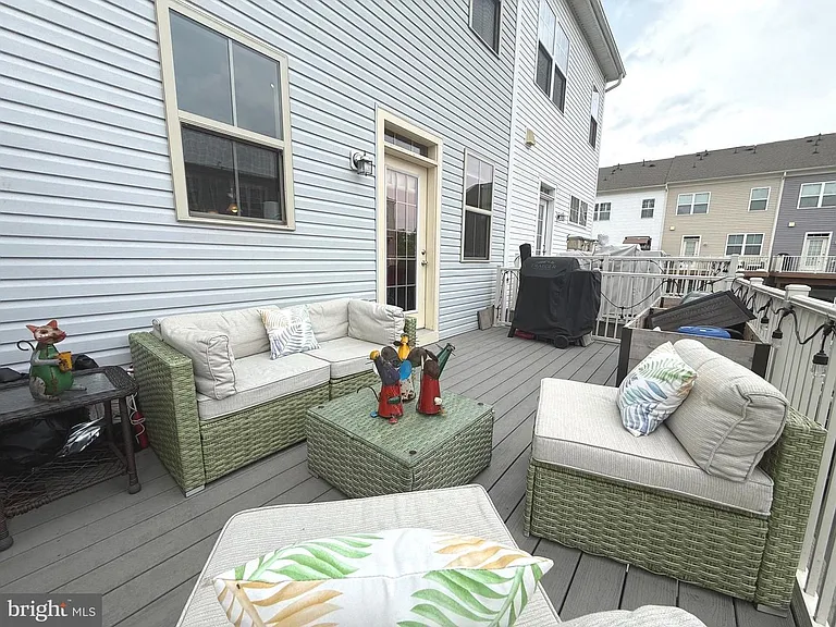 104 Vanguard Ln — Photo 9