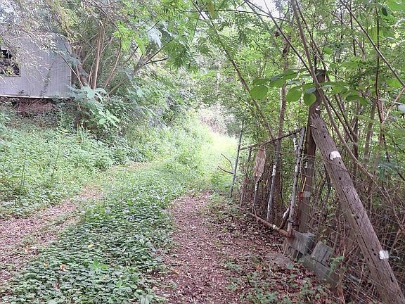 3rd image of 426 Rudd Hollow Rd