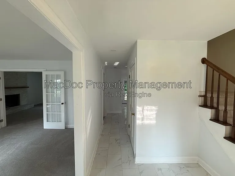 428 Ingleside Dr — Photo 2