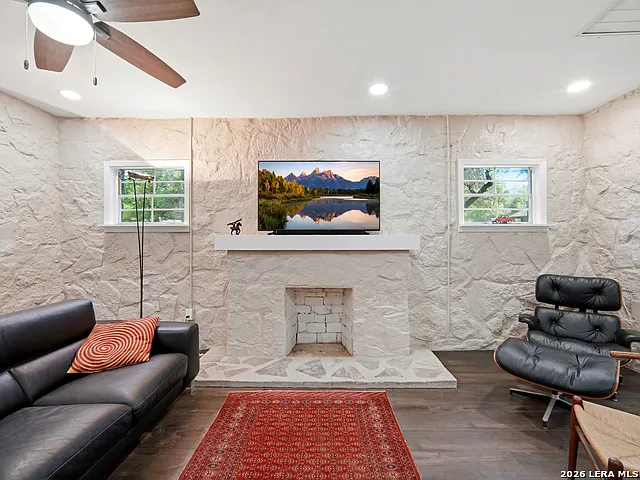 19214 Grey Forest Dr — Photo 7