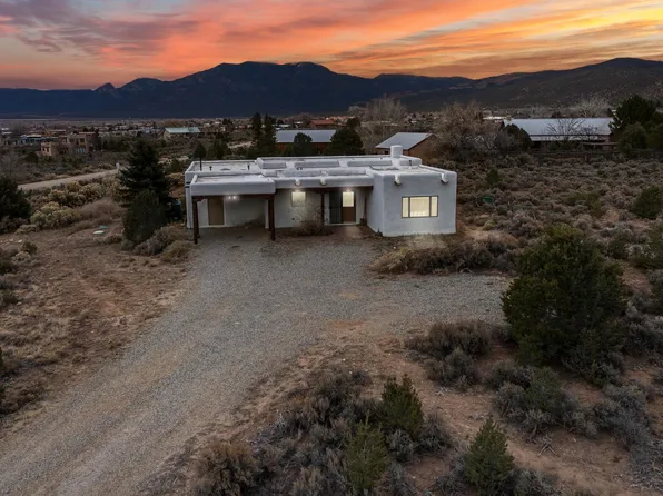 1232 La Luna Ln, Taos, NM 87571