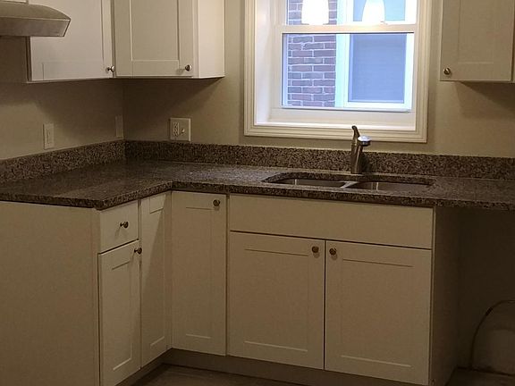 3rd image of 7053 Dartmouth Ave