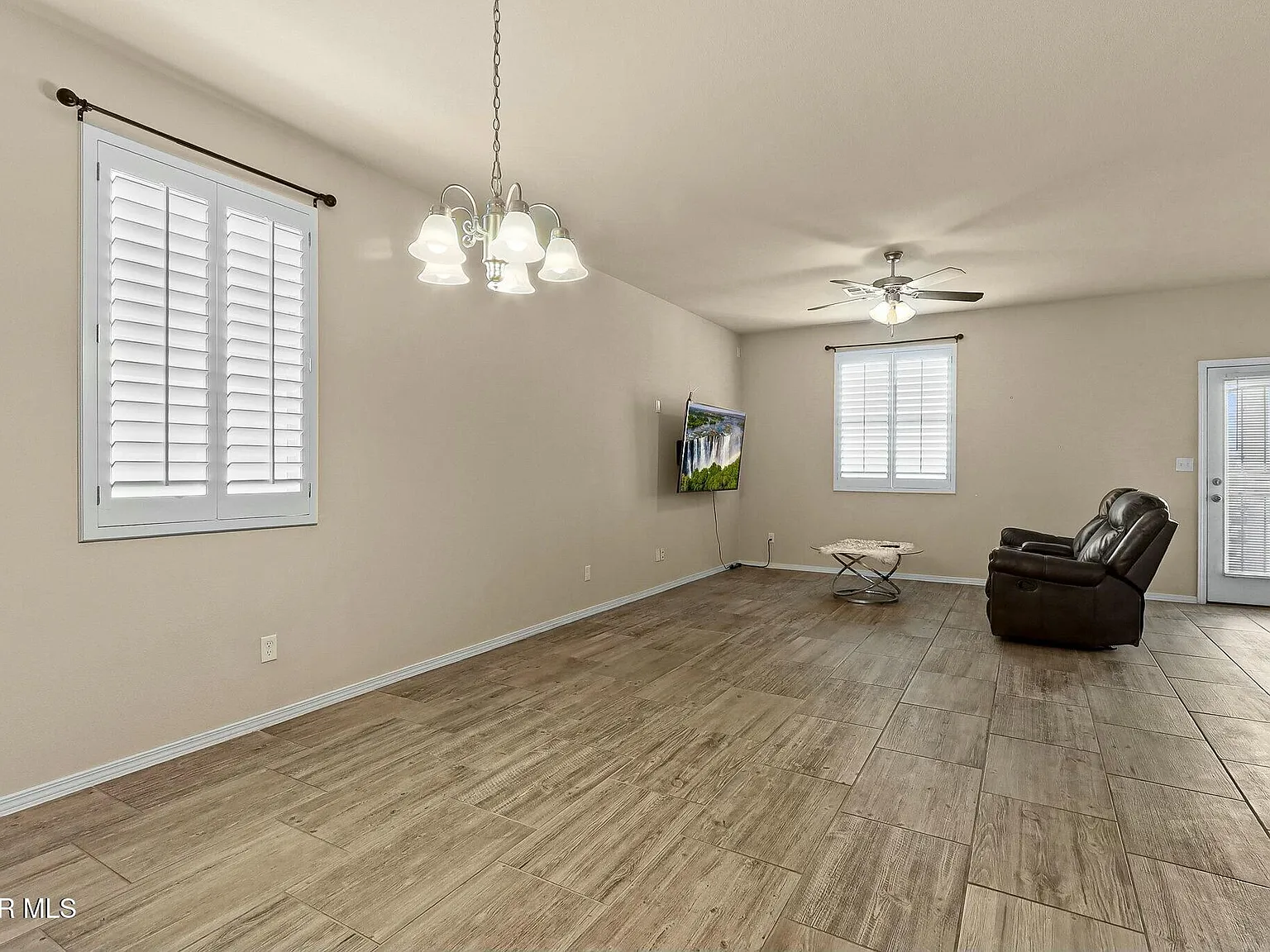4 bed, 2.5 bath, 2308 sqft, $2,200 — Photo 4