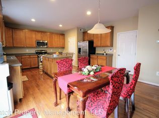 18474 Quantico Gateway Dr, Triangle, VA 22172