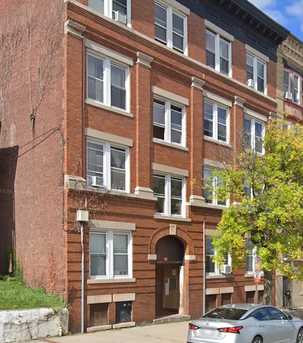 3 bed, 1300 sqft, $1,950 — Photo 3