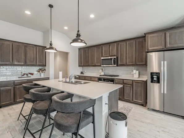 744 Stone Eagle Dr, Azle, TX 76020