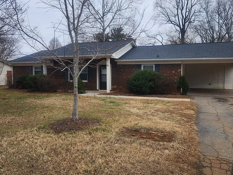 475 Pine Forest Dr — Photo 1