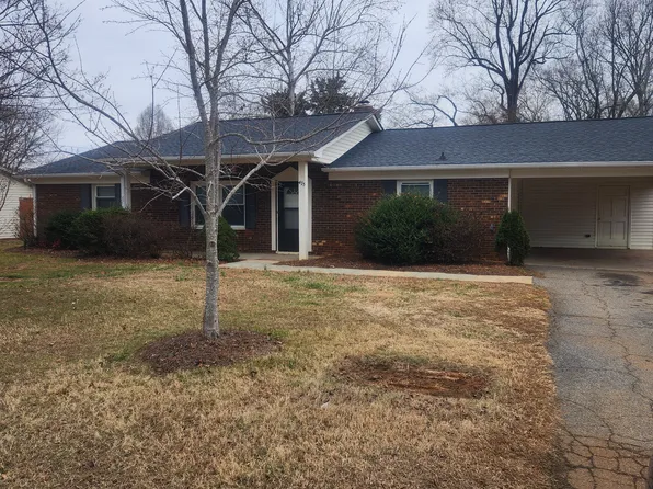 475 Pine Forest Dr, Kernersville, NC 27284