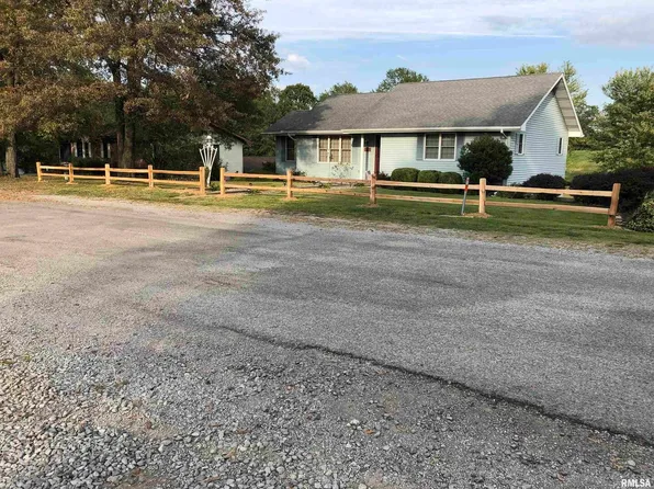 1102 Clubhouse Rd, Marion, IL 62959