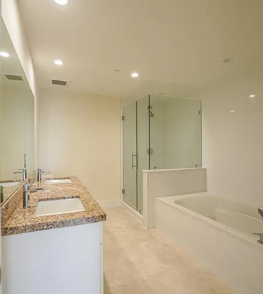 1091 Galiano St #304 — Photo 20