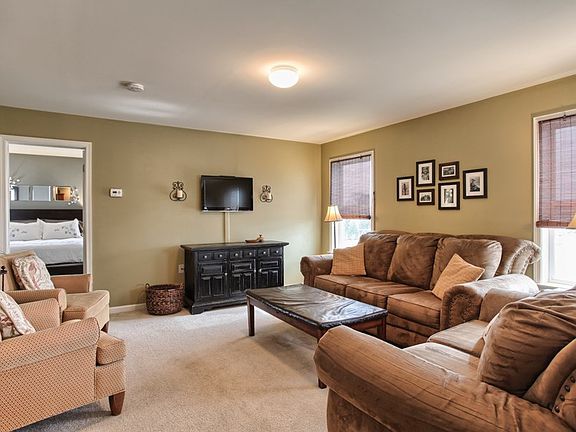 2nd image of 31 Pembrooke Ln #L-0091