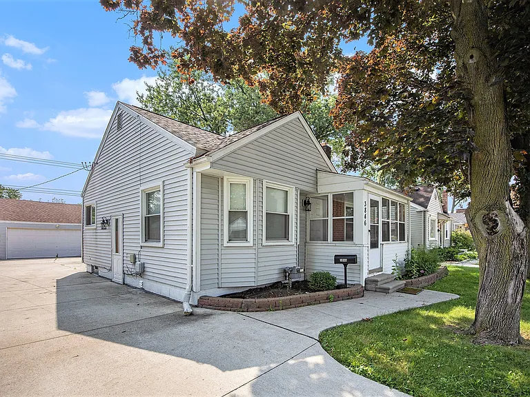 3846 Prairie Ave — Photo 2