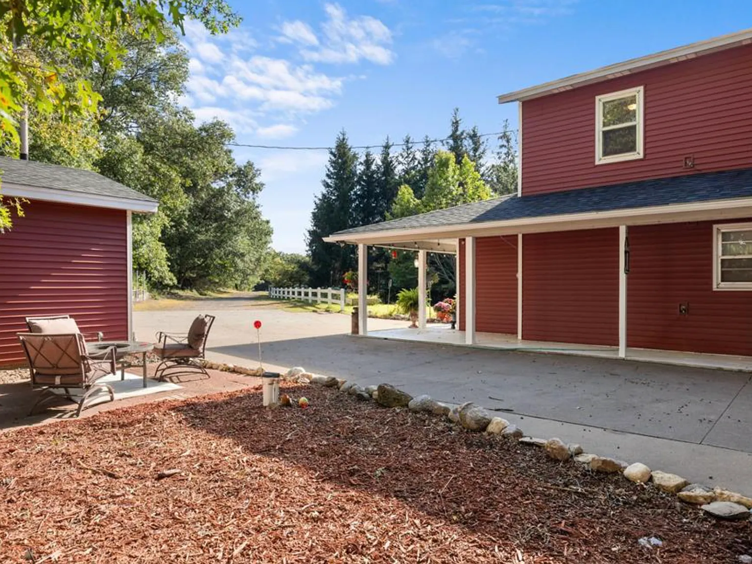 3 bed, 2100 sqft, $3,000 — Photo 2