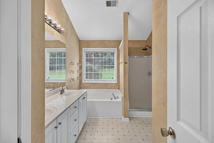 390 Silverthorn Dr NW — Photo 15
