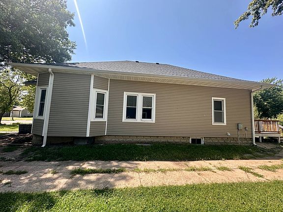 4th image of 210 2nd St