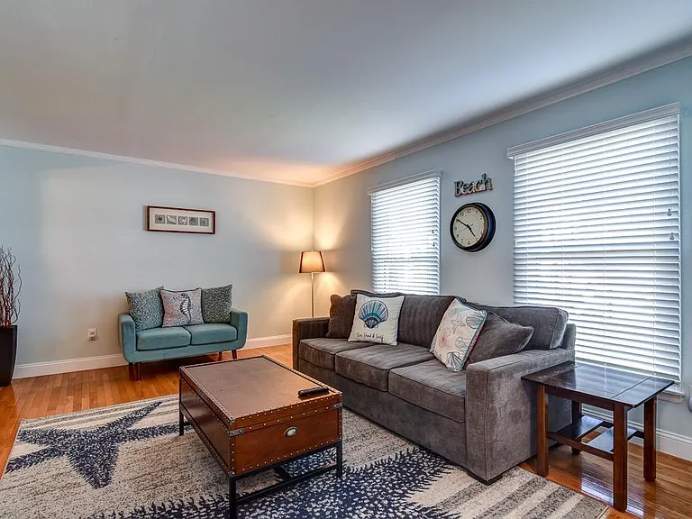 208 New York Ave — Photo 18
