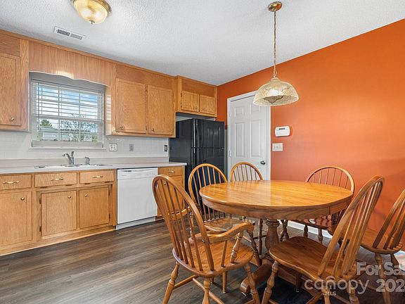 4th image of 2972 Country Crossing Dr