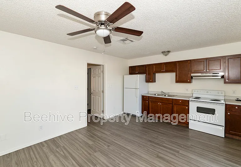 1502 E Adams St #2 — Photo 2