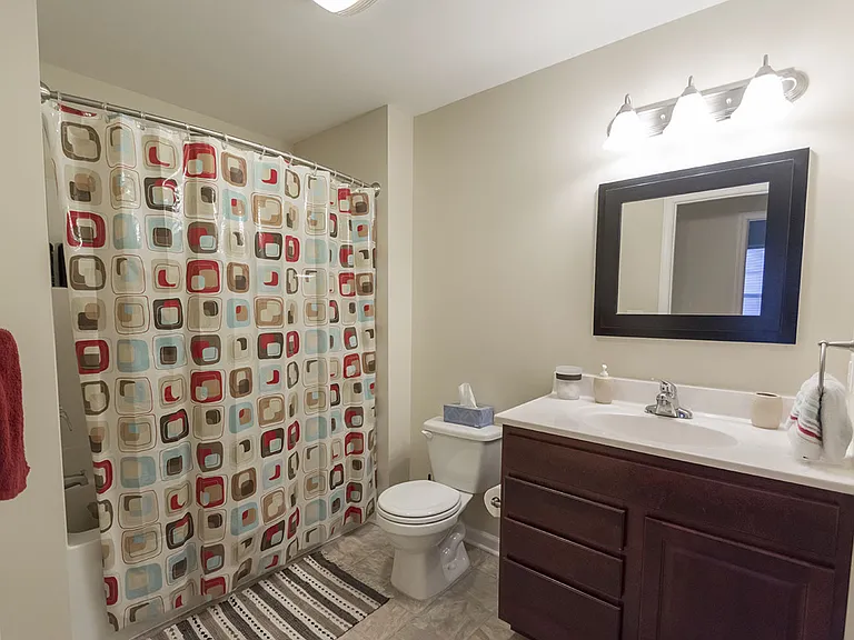 East Bay II Apartments — Photo 31