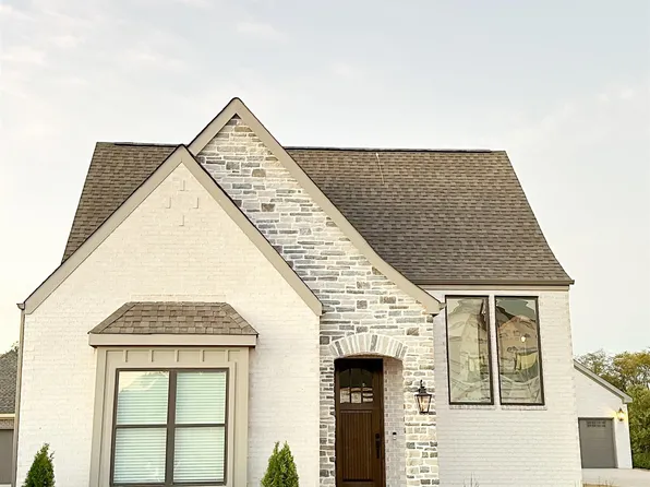 207 Fame Ave, Tuscumbia, AL 35674