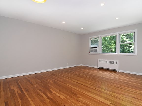 2nd image of 140 N Broadway APT B1