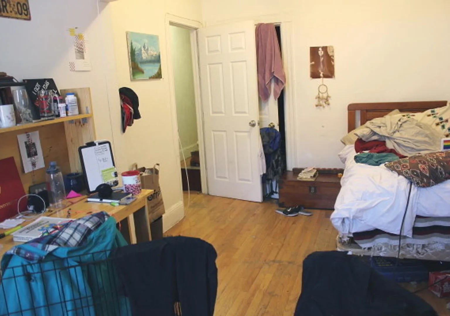 Spacious 5-Bedroom, 2-Bath Apartment Heat & Hot Water Included! — Photo 2