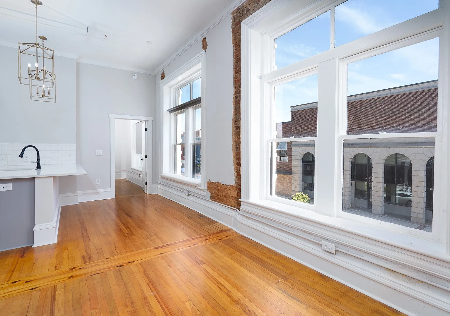 52 Union St S - 205 — Photo 1