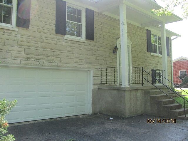 1st image of 824 N Woodland Dr