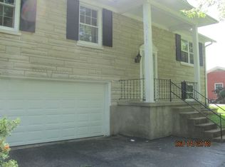 824 N Woodland Dr, Radcliff, KY 40160