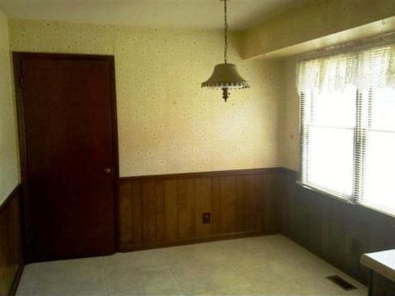 5th image of 6464 Whitepine Dr #12
