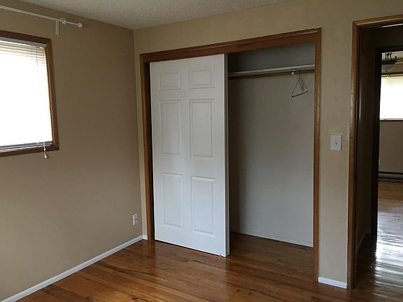 3rd image of 303 SE 105th Ave