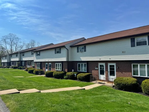 227 Catalpa Ln, Red Lion, PA 17356