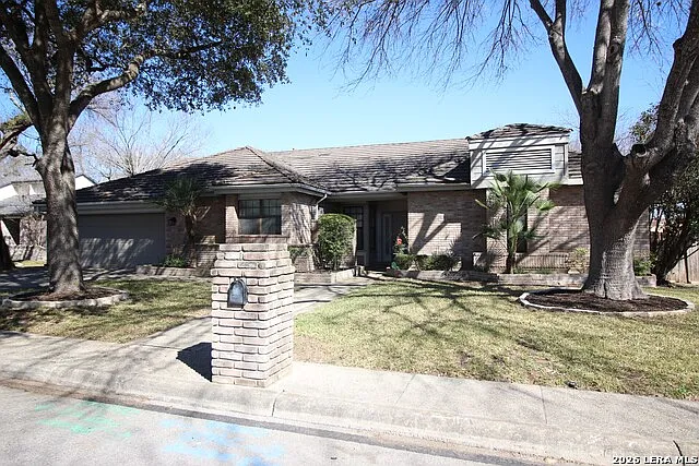 3 bed, 1987 sqft, $1,995 — Photo 2