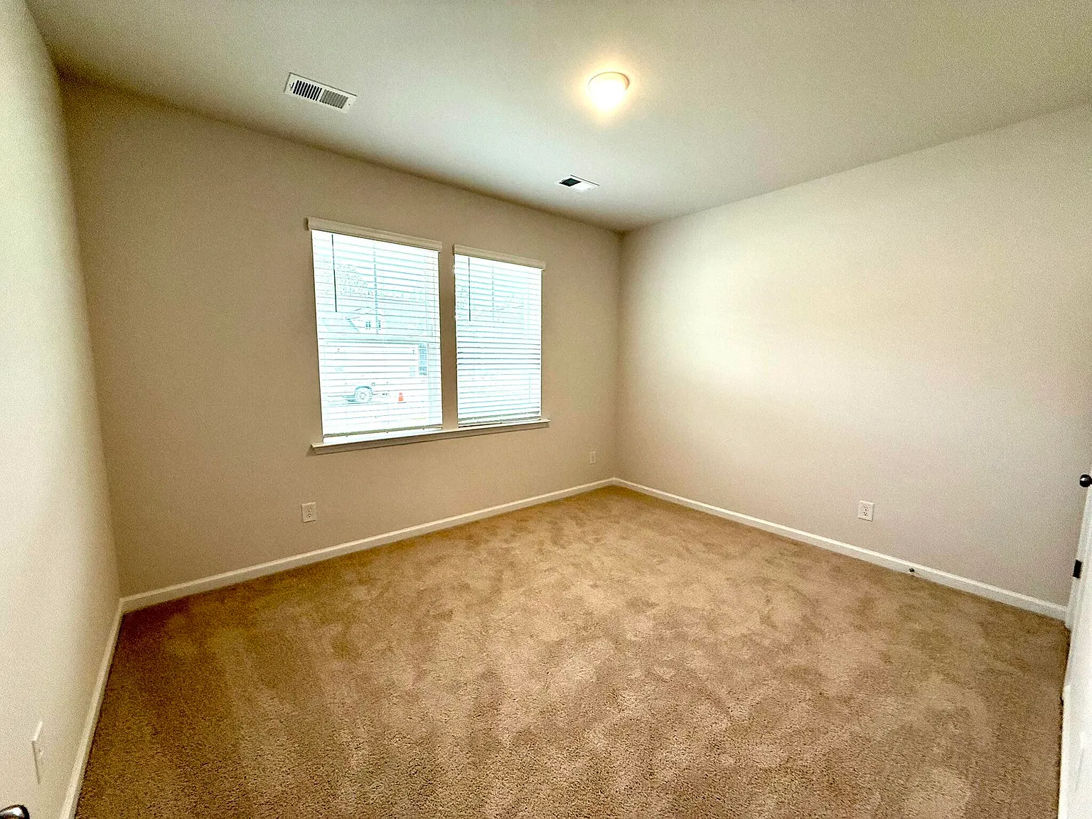 3 bed, 2.0 bath, 1951 sqft, $2,200 — Photo 4
