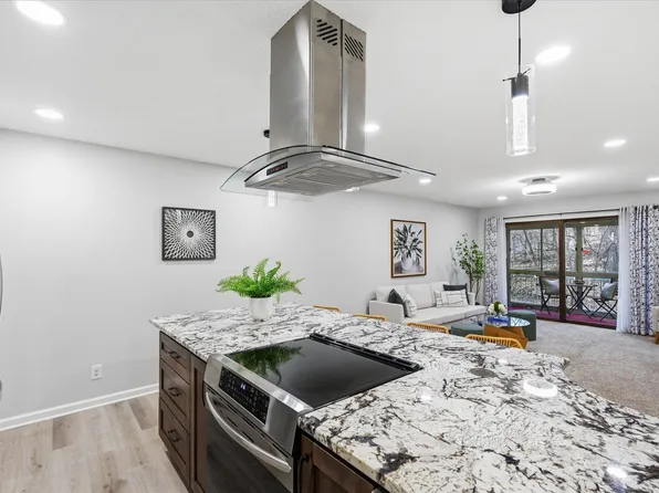 135 Viking Dr E APT 104, Little Canada, MN 55117