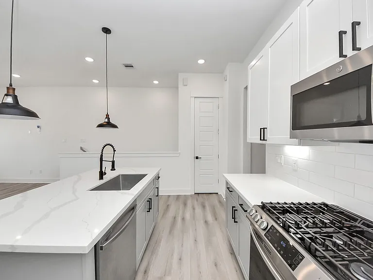 3010 Jensen Springs Ln — Photo 23