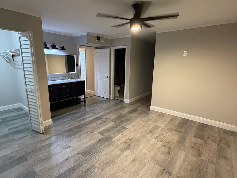 1404 Paula Dr — Photo 8