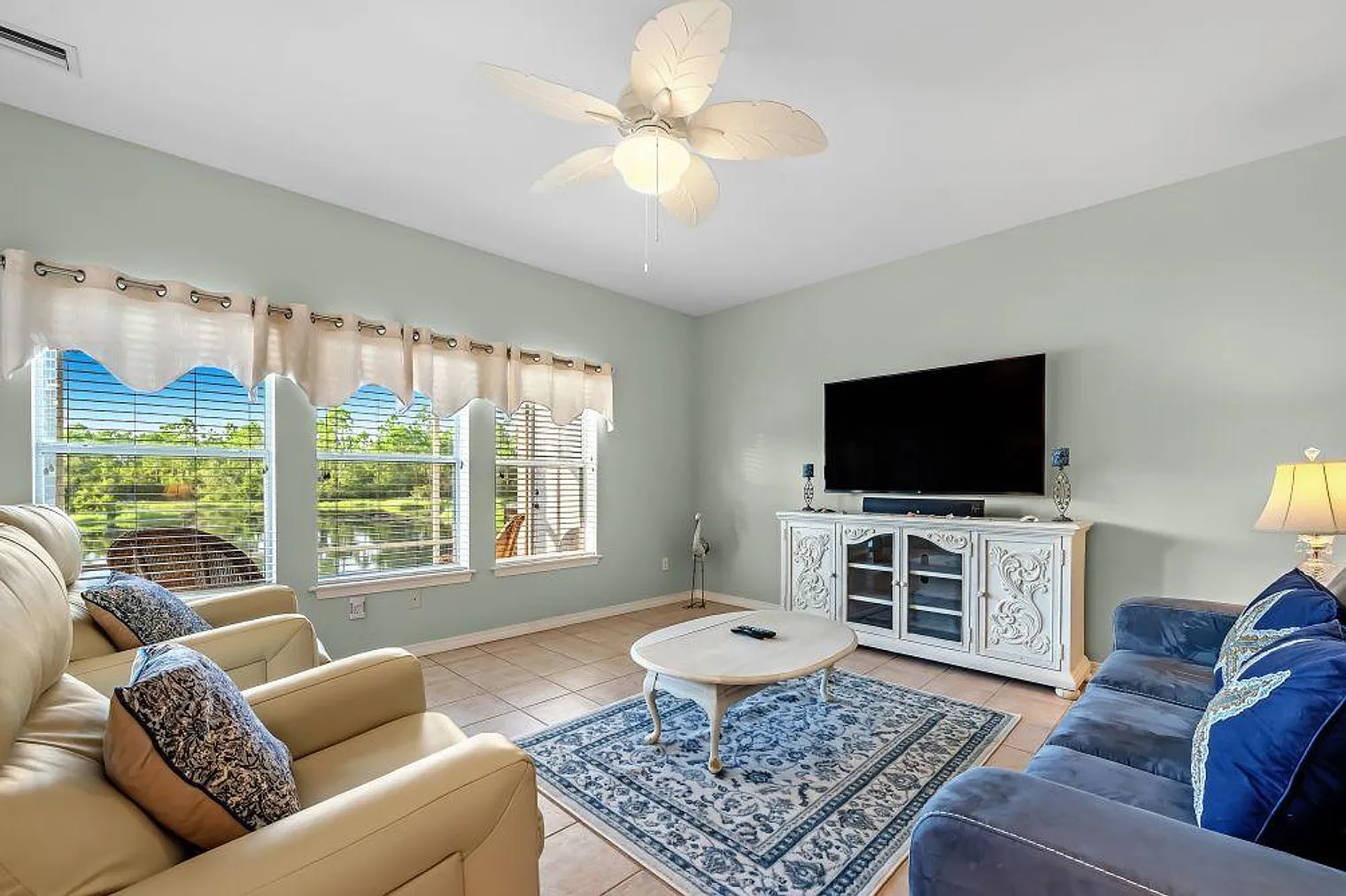 2 bed, 2.0 bath, 1044 sqft, $4,808 — Photo 2