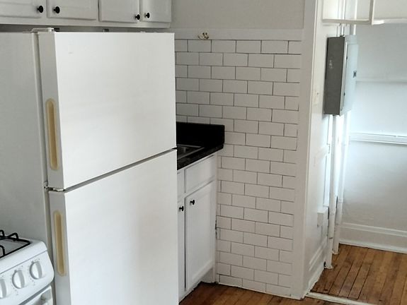 3rd image of 6324 Cermak Rd APT 2