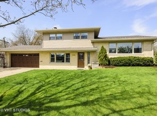 1704 Glencoe St, Wheaton, IL 60187