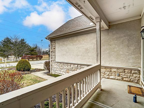 4th image of 369 Wyndham Park N