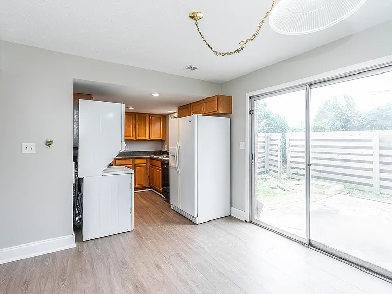 3498 Sutherland Dr — Photo 11
