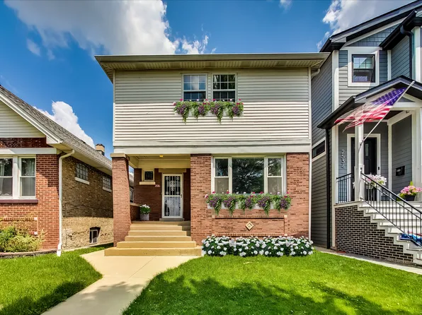 2536 W Berteau Ave, Chicago, IL 60618