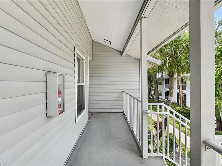 1915 Courtyard Way #202 — Photo 3