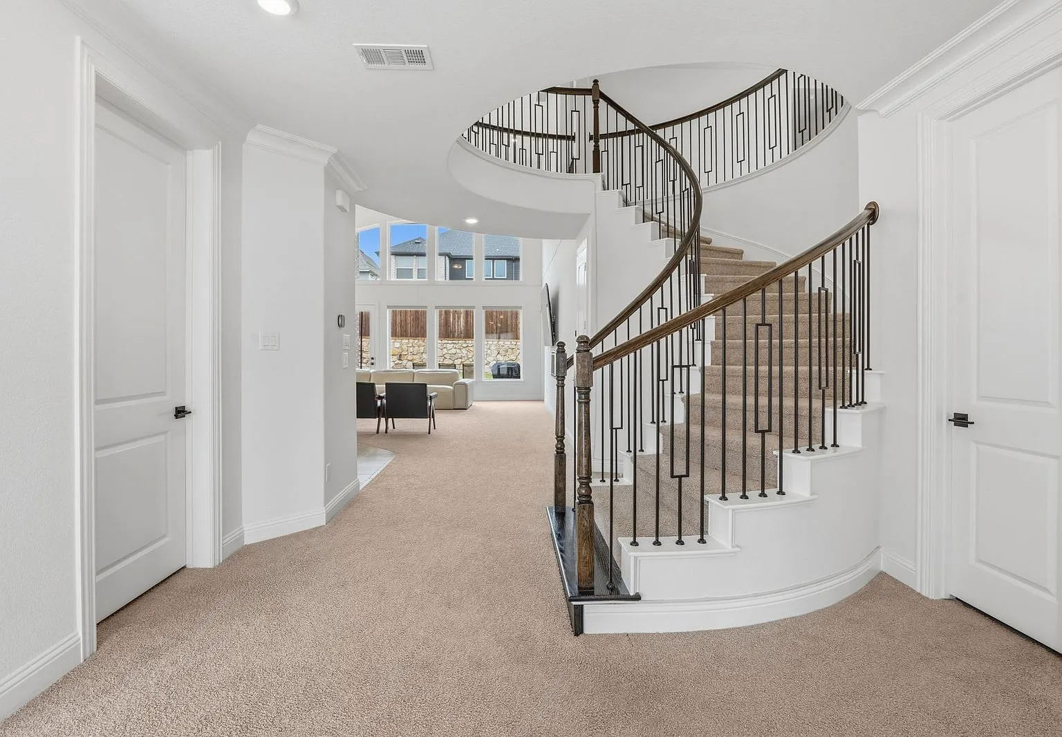 6 bed, 4786 sqft, $5,500 — Photo 4