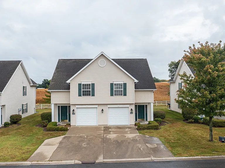 4650 Picadilly Cir — Photo 2
