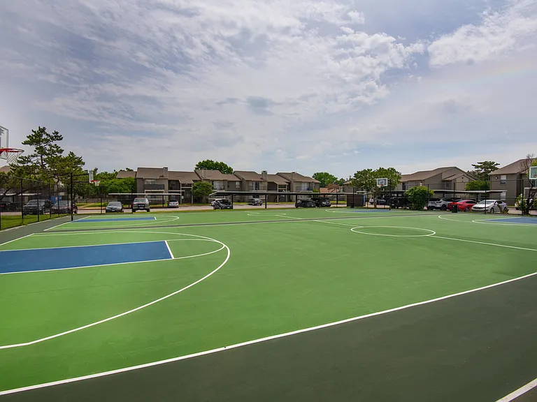 Outdoor basketball court at Oak Park Apartments